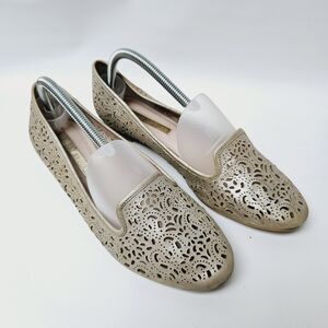 Audrey Brooke Shoes Beige Loafer Flats Daisy Perforated Leather Size 9.5 M
